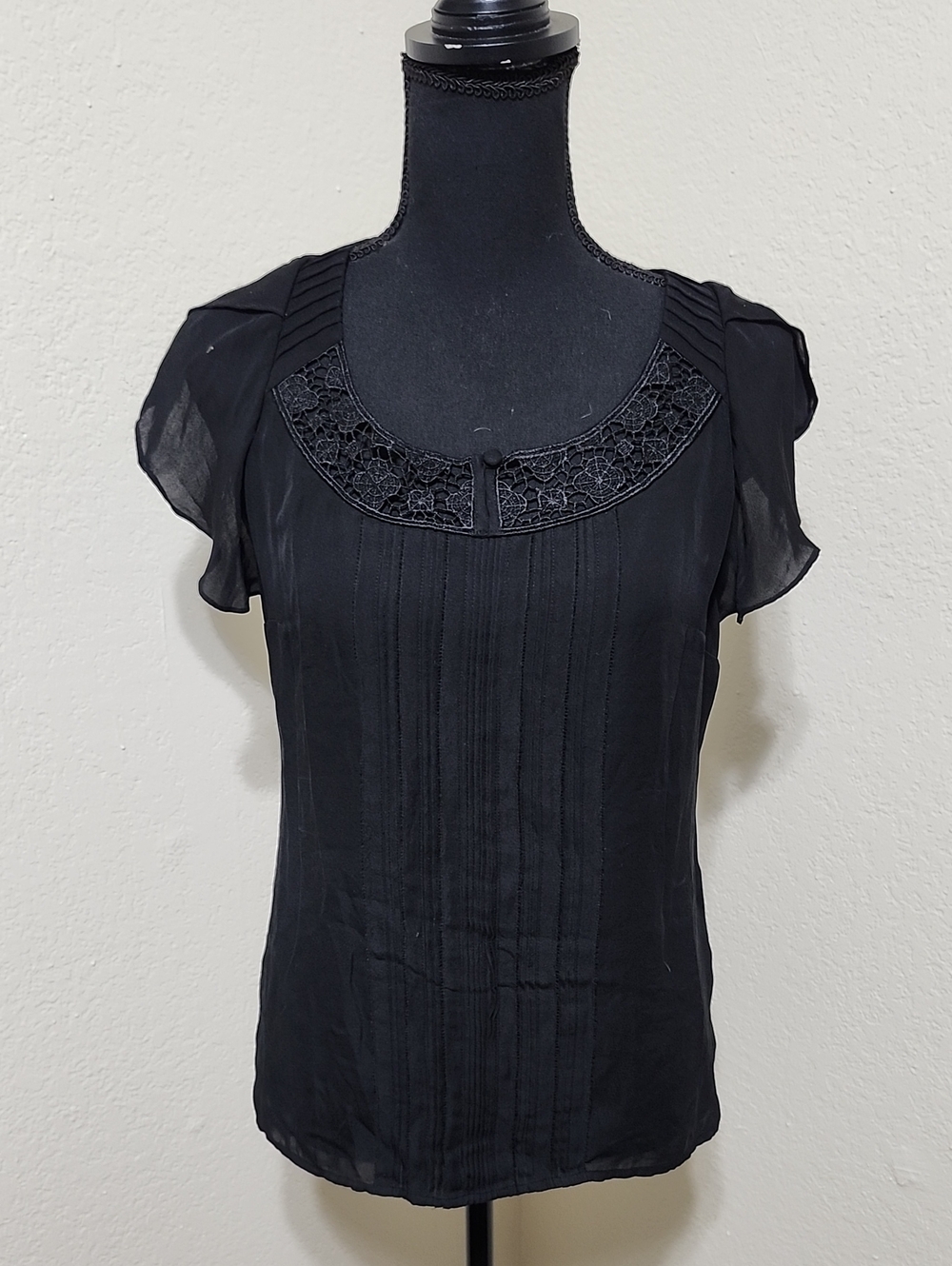 White House Black Market 100% Silk Pintuck Lace Flutter Sleeve Blouse Sz S